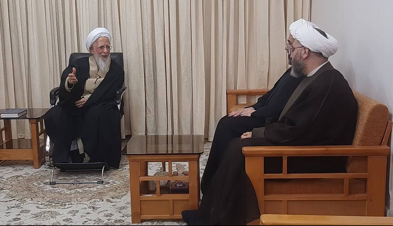 جوادی آملی: جامعه را کسی می‌تواند در بزنگاه‌ها هدایت کند که درک سیاسی و اجتماعی عمیقی داشته باشد