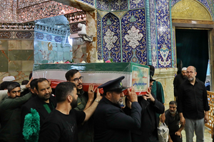 طواف پیکر شهید سیدرضایی بر گرد ضریح حضرت معصومه(س)