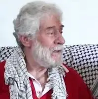 چفیه رهبر انقلاب به مبارز آزاد شده لبنانی اهدا شد