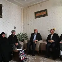 ادای احترام وزیر تعاون و استاندار گلستان به خانواده پنج شهید گنبدی