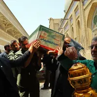 طواف پیکر شهید سیدرضایی بر گرد ضریح حضرت معصومه(س)