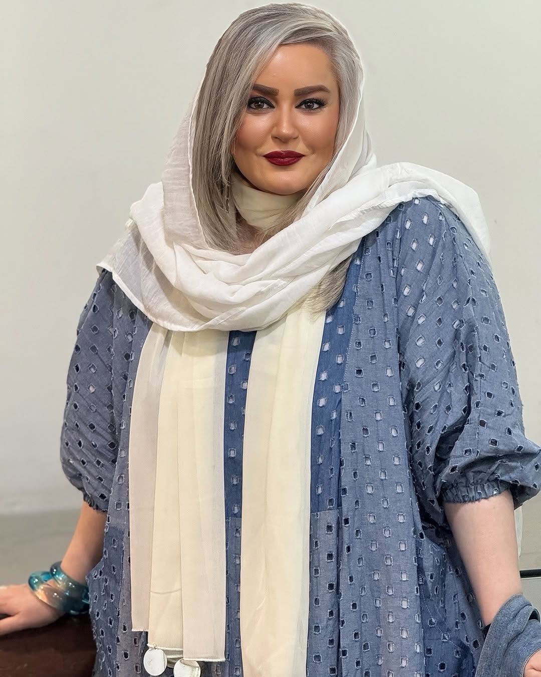 چهره ها/ تیپ ساحلی نعیمه نظام‌دوست در کیش
