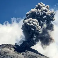 فوران عظیم آتشفشان لِووتوبی در اندونزی