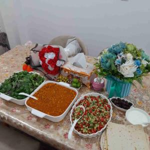 نهارخوشمزه امروزمون خوراک لوبیا بامخلفات،تقدیم نگاه گرم عزیزان ودوستان 😋😋🌺🌺🌹گفتم که خدامرامرادی بفرست طوفان زده ام مرانجاتی بفرست فرمودکه بازمزمه یامهدی نذرگل نرگس صلواتی بفرست 🌺🌺🌹🌹💫💫💫🌹🌺💫دست‌پخت نازبانوی گل ومهربون خونم🫶🤍😘🥰💕❤️💓💖💞🥰😘🫶🤍