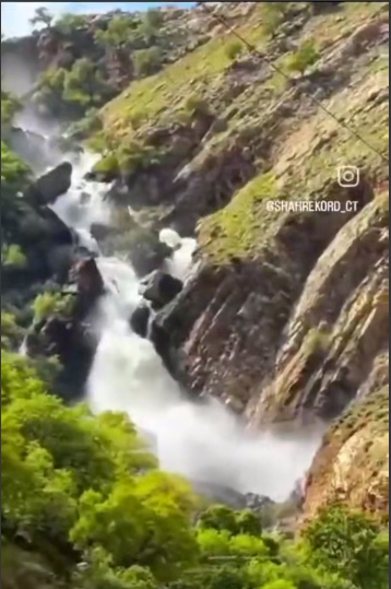آبشار نگین شیمبار در زیباترین حالت ممکن