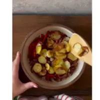 یک بشقاب رنگی و خوشمزه متناسب با تابستونی رنگی