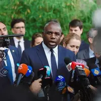 وزیر خارجه انگلیس: صلح‌آمیز بودن برنامه غنی‌سازی ایران را نمی‌پذیرم!