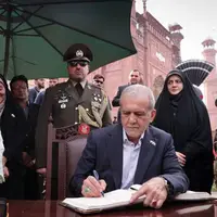 عکس/ حضور رئیس‌جمهور در آرامگاه اقبال لاهوری