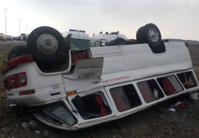 جزئیات واژگونی مینی‌بوس در گردنه صلوات‌آباد سنندج؛ 14 ورزشکار مصدوم شدند