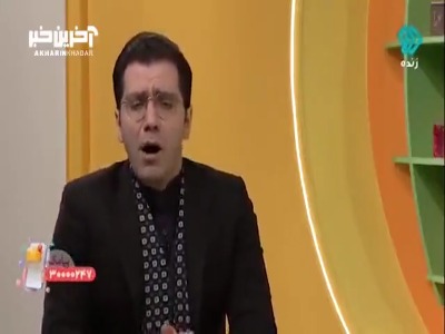 خواندن شعر از خون جوانان وطن برای یادآوری شهدای وطن