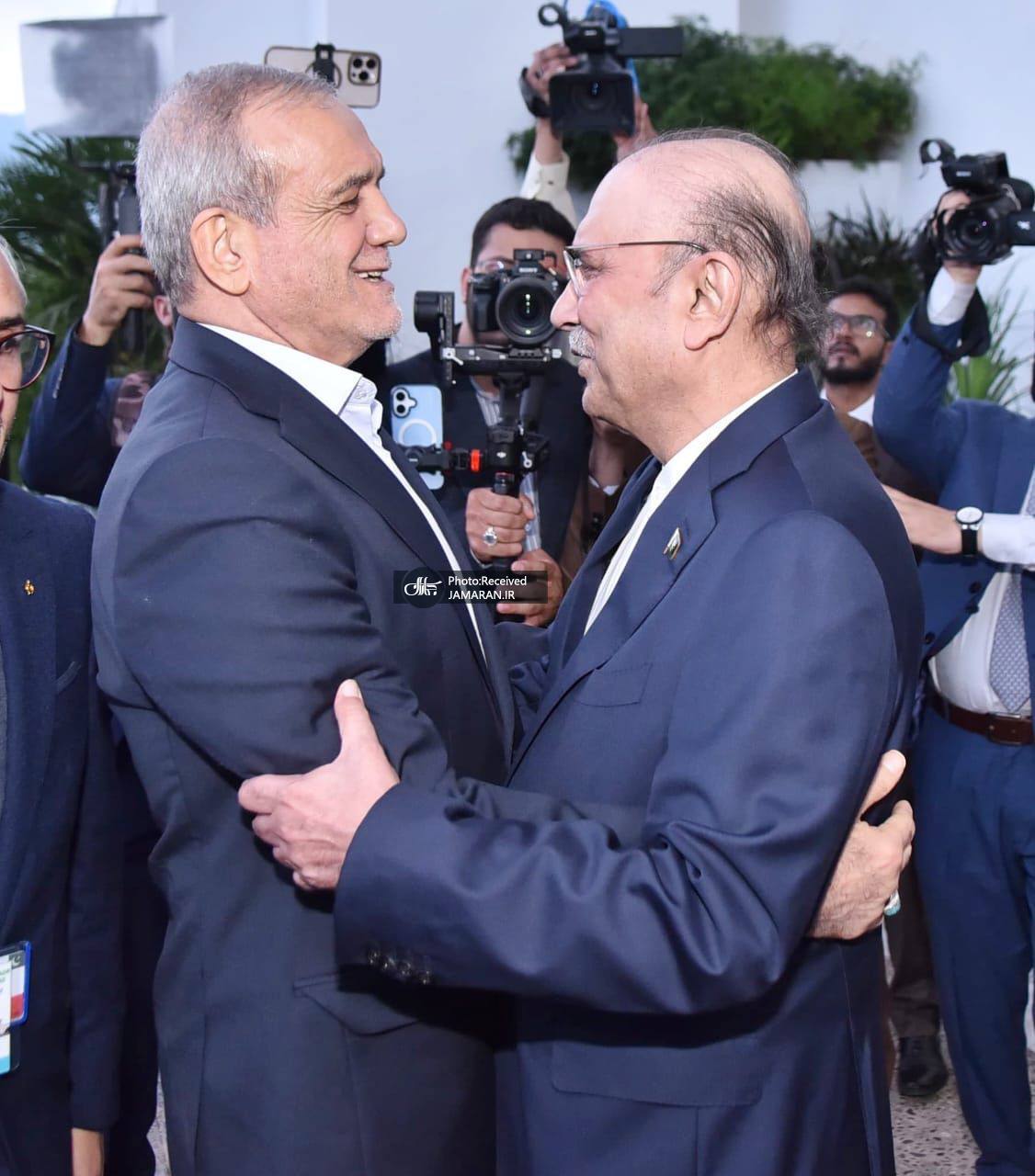 عکس/ دیدار پزشکیان با رئیس جمهور پاکستان