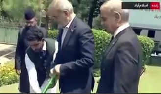 کاشت یک نهال توسط پزشکیان در کاخ نخست وزیری پاکستان