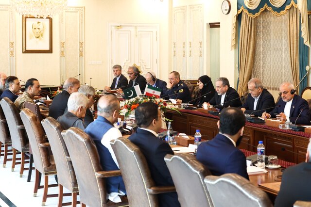 پزشکیان: ایران، در سختیها پاکستان را در کنار خود دیده است/ شریف: همراهی پاکستان با ایران تداوم دارد