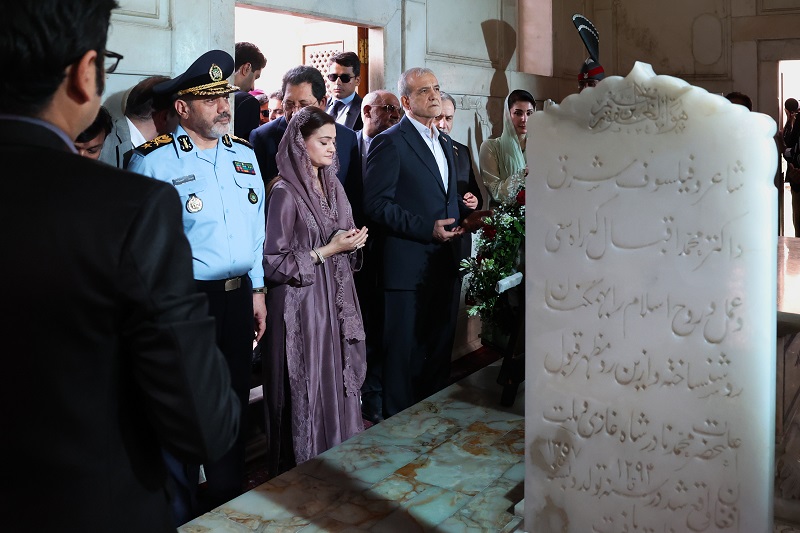 شعرخوانی پزشکیان در پاکستان