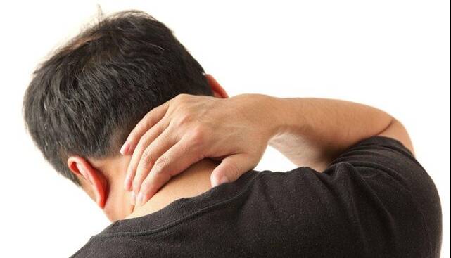 دردهای گردن و کمر در کمین افراد پشت‌میزنشین و مشاغل سنگین