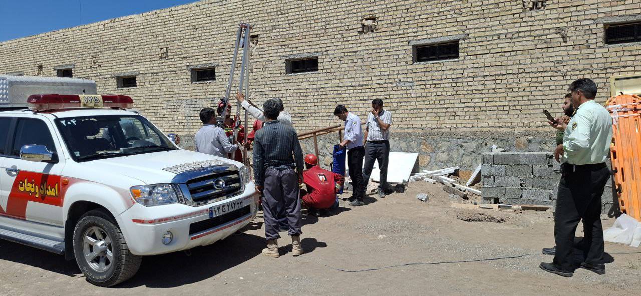 نجات یک نوجوان از عمق ۱۲ متری چاه در روستای صدخرو داورزن