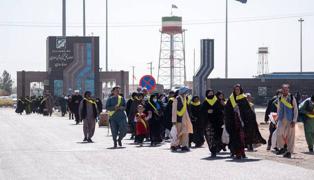 غربالگری و واکسیناسیون زائران افغانستانی و پاکستانی در مرزها