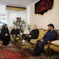 علی لاریجانی با خانواده شهید باقری دیدار کرد