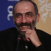 حجازی‌فر: ساختمان شیشه‌ای همینطور بماند، مثل یک سند است