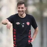 احمدزاده در پرسپولیس ماندنی شد