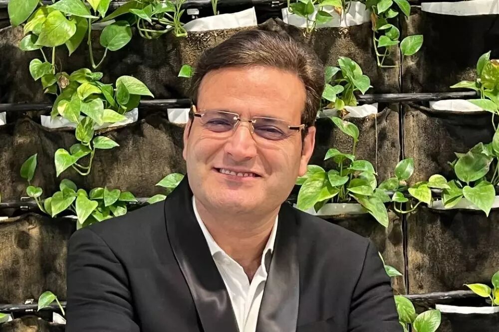 عبدالله مومنی به طور موقت آزاد شد