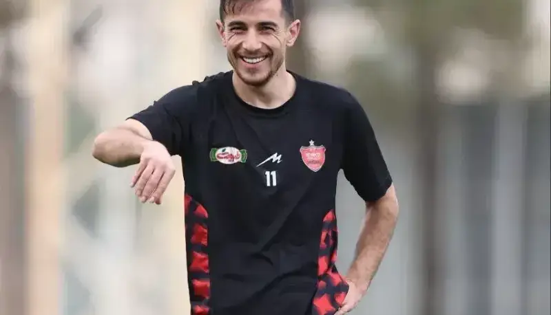 احمدزاده در پرسپولیس ماندنی شد
