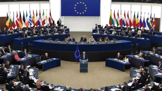 سیاستمدار آلمانی: اتحادیه اروپا مردم خود را ناامید کرده است؛ باید از آن خارج شویم