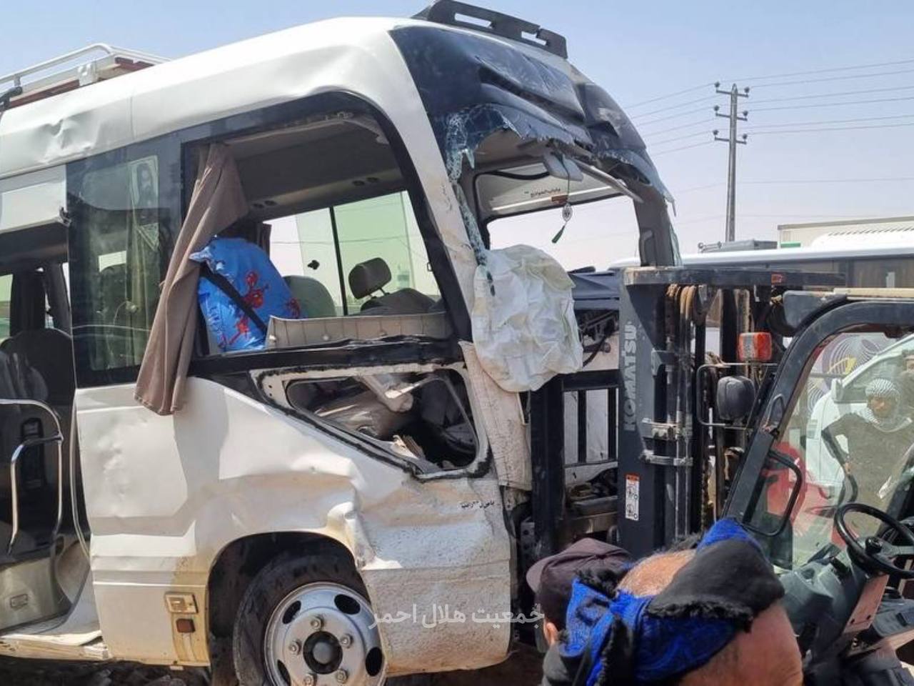 عکس/ تصادف مینی‌بوس حامل زائران ایرانی در محور نجف به کربلا