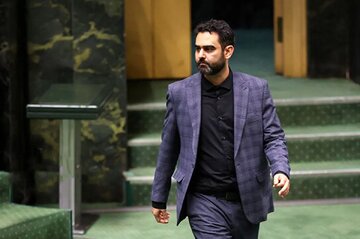 انتقاد ثابتی از قالیباف: مجلس یک نفره اداره می‌شود