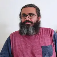 نویسنده تگزاس: فقط فحش از فراستی یاد گرفتم!
