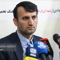 نشست خبری سخنگوی وزارت آموزش و پرورش در یک مدرسه