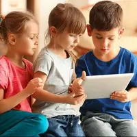 کدام بازی برای کودکان بهتر است؛ بازی در فضای باز یا بازی دیجیتال؟
