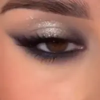 با لباس مشکی اینجوری سایه بزن!