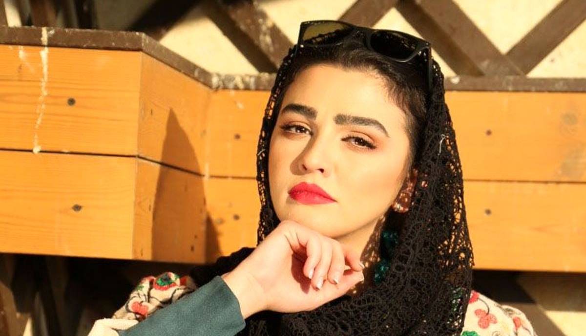 چهره ها/ سلفی عاشقانه بازیگر «بچه مهندس» و همسرش