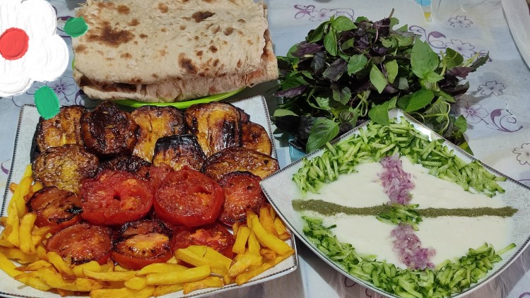از شما/تایم ناهار ..لازم به توضیح نیست همچی واضحه😋نوش نگاهتون💚💚