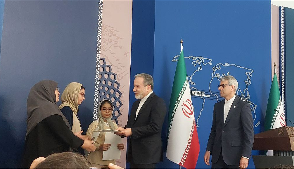 تقدیر عراقچی از خانواده سردبیر شبکه خبر که در حمله اسرائیل به صداوسیما به شهادت رسید