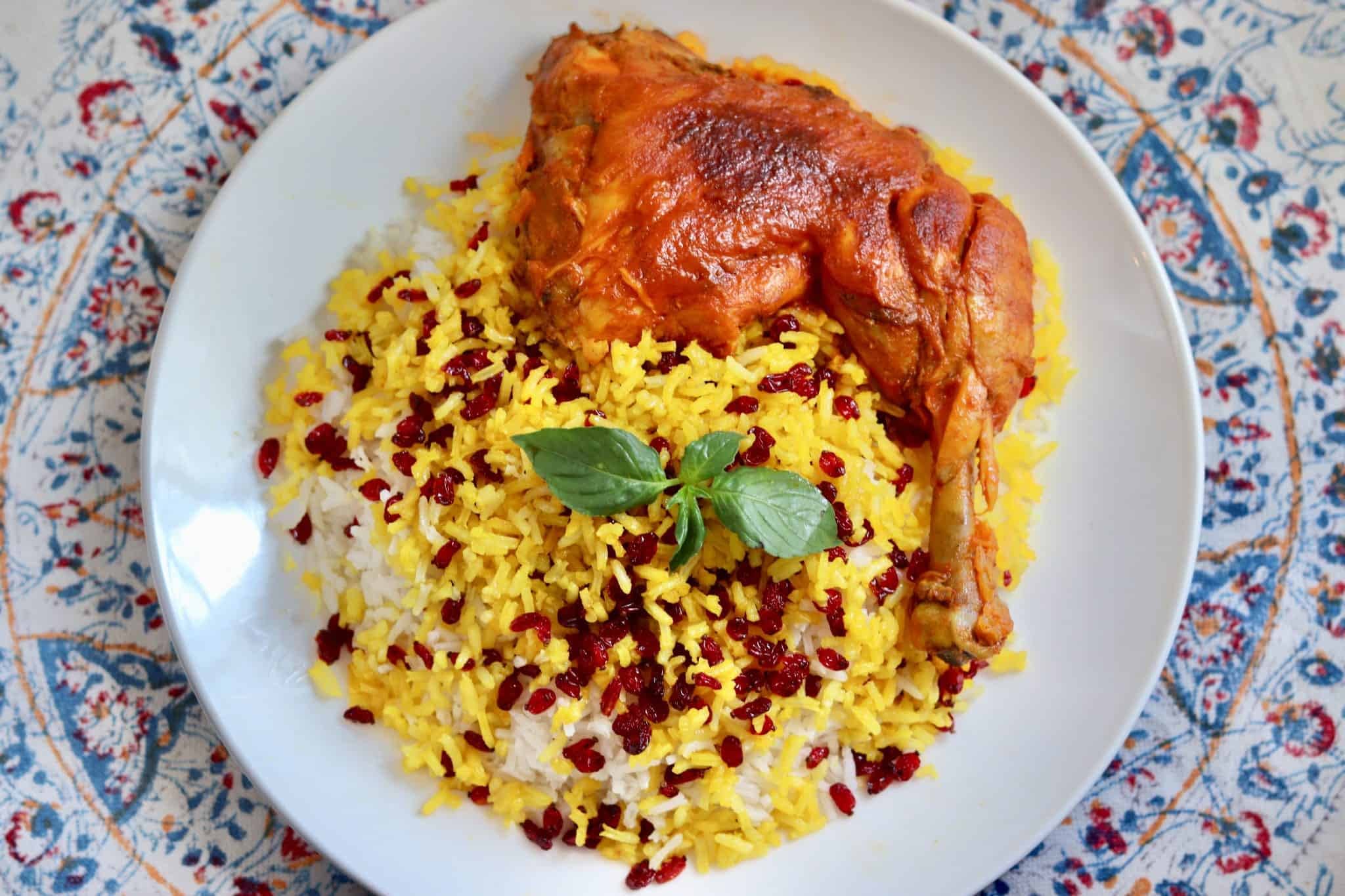 زرشک پلوی خوشمزه با مرغ قرتی