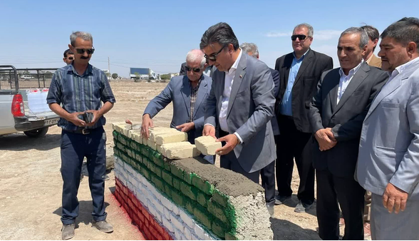 خشت‌گذاری ۴ باب مدرسه در شهرستان رباط‌کریم