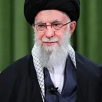 انتشار نخستین‌بار؛ فیلم دیده‌نشده‌ای از حضور آیت‌الله خامنه‌ای در اتاق عمل بیمارستان صحرایی طی دوران دفاع مقدس