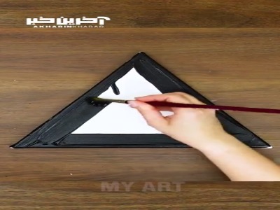دختری در برابر گرگ شب