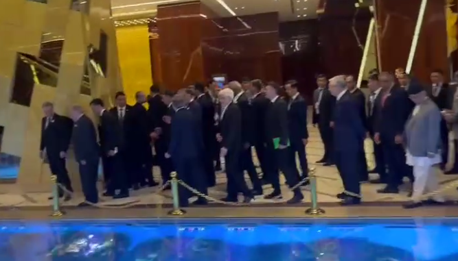 ورود عارف به محل برگزاری اجلاس در شهر آوازه ترکمنستان