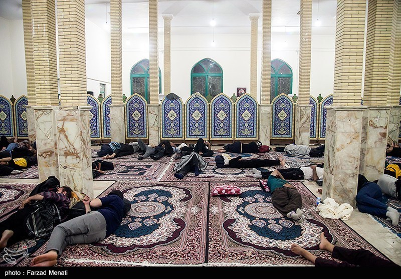 عکس/ عبور شبانه زائران اربعین حسینی از مرز خسروی