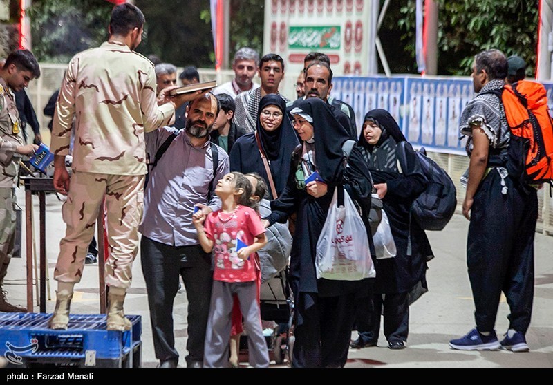 عکس/ عبور شبانه زائران اربعین حسینی از مرز خسروی