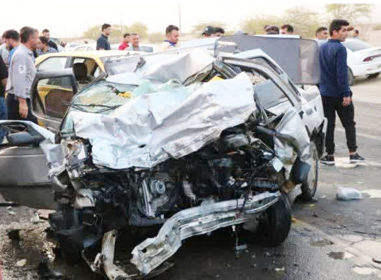 عکس/ شدت تصادف پژو و نیسان در خروجی دهلران به مهران 