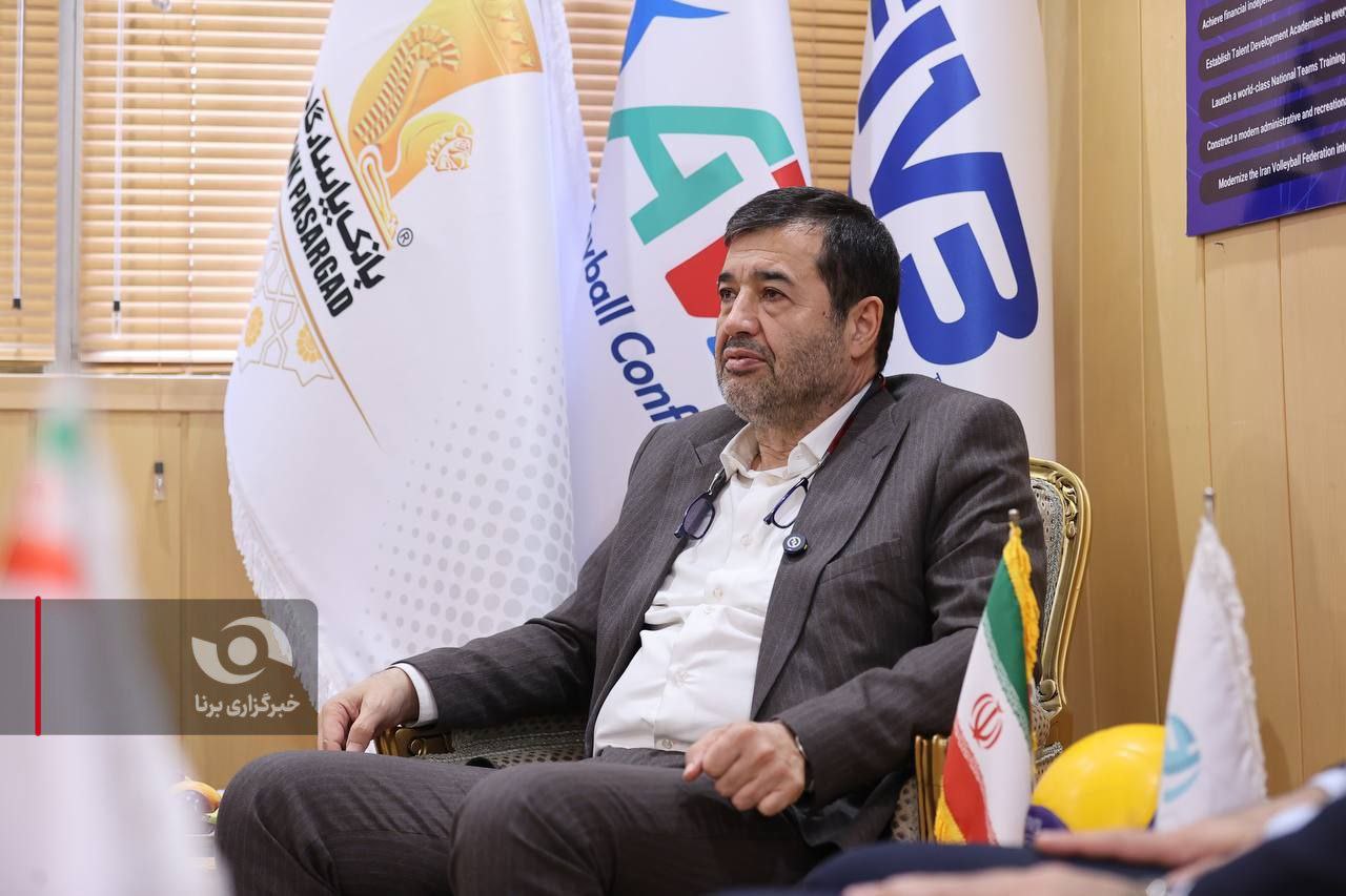 گزارش تصویری از حضور دنیامالی وزیر ورزش و جوانان در فدراسیون والیبال