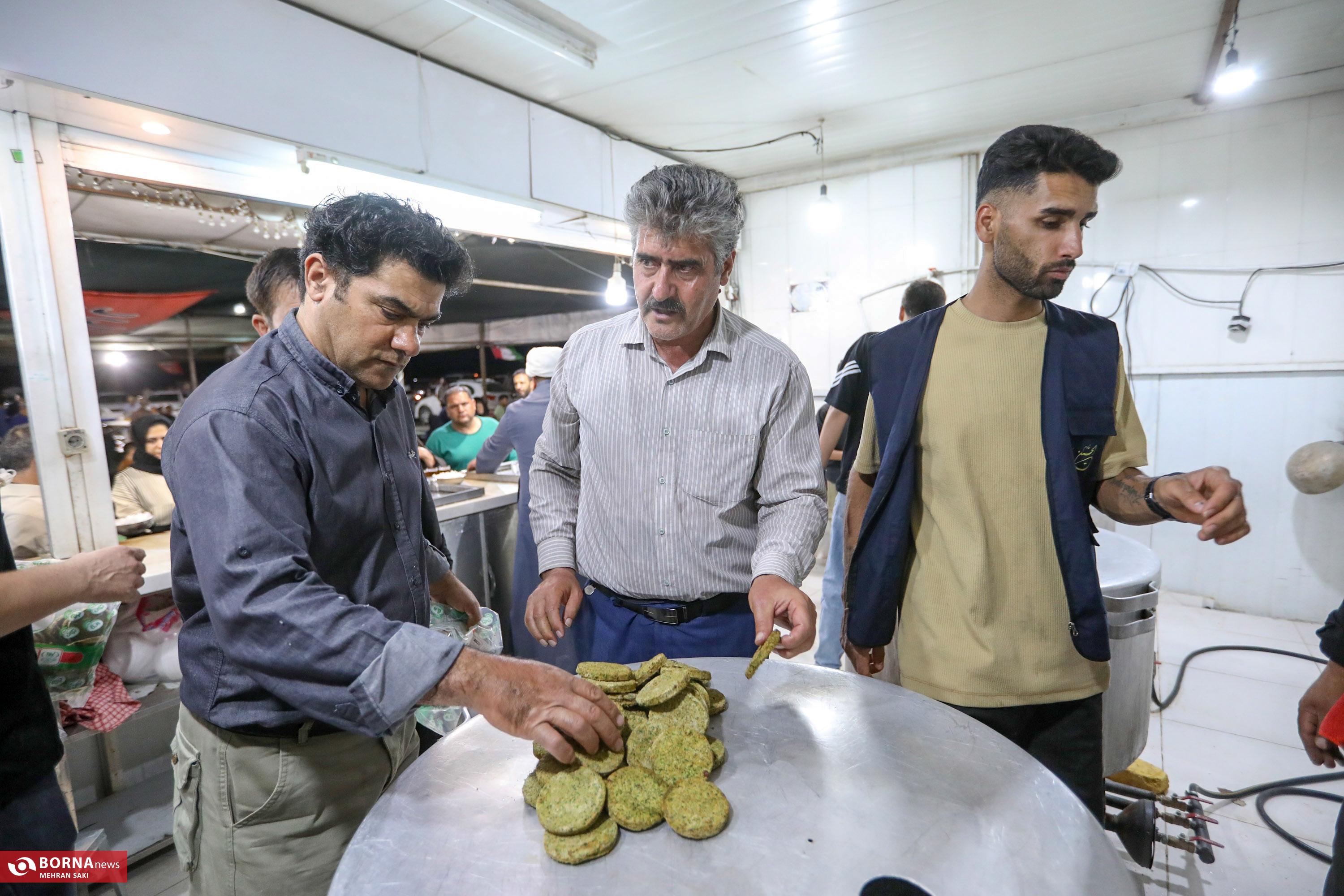 عکس/ خدمت‌رسانی موکب مدافعان حرم به زائران اربعین در اراک