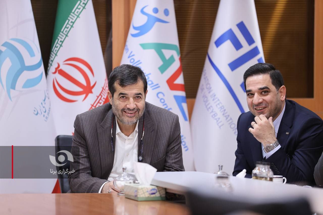گزارش تصویری از حضور دنیامالی وزیر ورزش و جوانان در فدراسیون والیبال