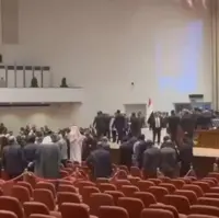 کتک‌کاری و پرتاب کفش در پارلمان عراق