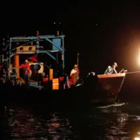 توقیف قایق شب‌چراغی غیرمجاز در قشم با ۳۰۰ کیلو ماهی