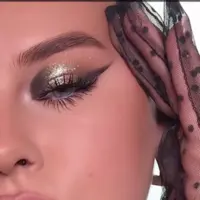 یک خط چشم و سایه‌ی مجلسی